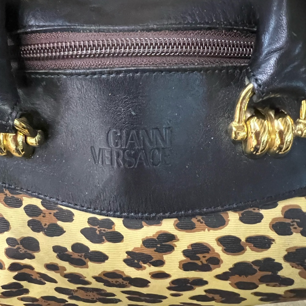 Gianni Versace Leopard Print Handbag with Black Accents - Picture 4 of 15